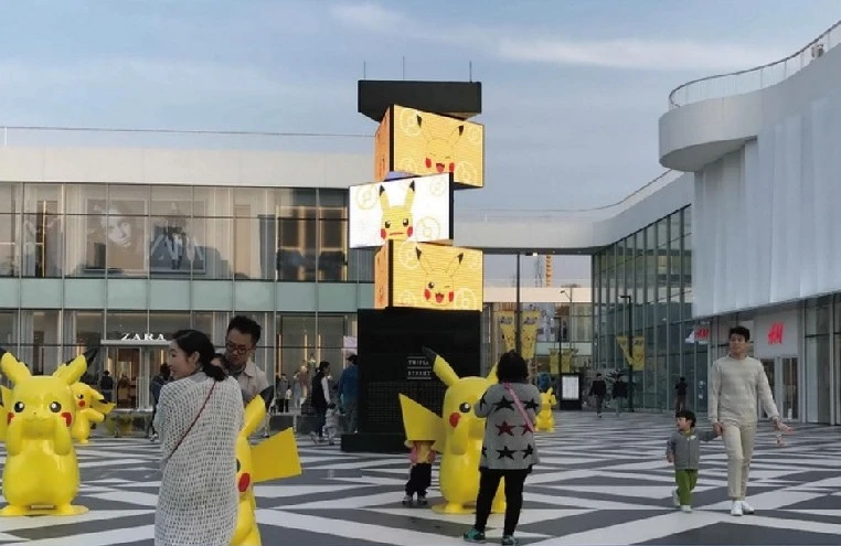 Rotating Tri-Prism LED commercial display Rotating Tri-Prism LED commercial display